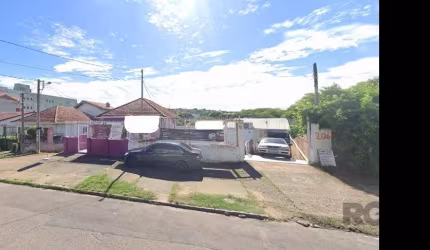 Ótimo imóvel à venda em Porto Alegre, localizado na Rua Pedro Boticario, no bairro Glória. Com área total de 396m², esta casa possui 2 dormitórios, 1 banheiro, 1 sala e 10 vagas de garagem. A infraest