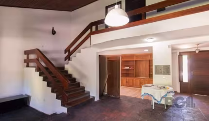 Casa de 3 dormitórios para venda no Bairro Vila Nova.&lt;BR&gt;Imóvel amplo à venda com 3 quartos, sendo 1 suíte, e 2 banheiros no total. O imóvel fica localizado em Avenida Monte Cristo no bairro Vil