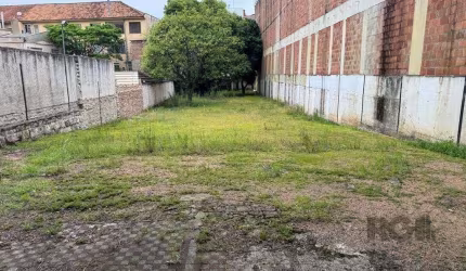 Terreno em local privilegiado no bairro teresópolis, para comercio ou residencia, com área total de 745,80 m2, 11,30 metros de frente x 66 metros de fundos, frente totalmente gradeada e laterais e fun