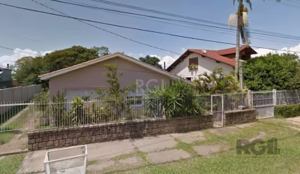 CASA COM 3 DORMITÓRIOS, 1 VARANDA, 2 VAGAS DE GARAGENS, BAIRRO BELÉM NOVO, PORTO ALEGRE/RS&lt;BR&gt;    &lt;BR&gt;    &lt;BR&gt;Excelente casa no bairro Belém Novo na rua Eustáquio Inácio da Silveira 