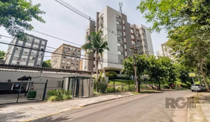 Apartamento no bairro Vila Ipiranga, com 68 m² de área útil. Imóvel com 02 dormitórios,  sala de estar/jantar, sacada fechada, cozinha, 02 banheiros, área de serviço e pisos em laminado. Imóvel com po