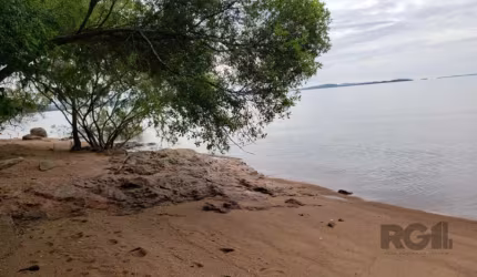 Descubra o seu novo lar em Porto Alegre! Esse Refúgio localizado na Estrada Retiro da Ponta Grossa oferece um espaço amplo, ideal para quem busca tranquilidade e contato com a natureza. Com 3 dormitór
