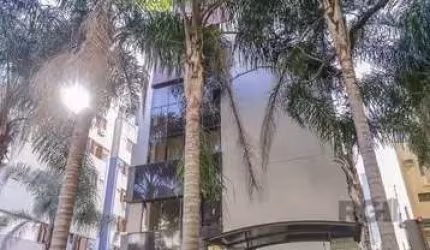 Apartamento na Bela Vista, nas imediações do IPA, com: 2 dormitórios, 1 suíte, lareira, área de serviço, 2 vagas na garagem escrituradas (uma atrás da outra) com um depósito.&lt;BR&gt;&lt;BR&gt;Prédio