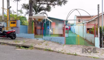 Casa comercial  em Porto Alegre.&lt;BR&gt;&lt;BR&gt;Essa casa é perfeita para o seu negócio. Possui infraestrutura completa, com frente para rua. A localização é privilegiada e oferece facilidade de a
