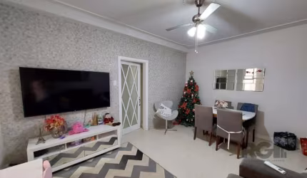 Esse apartamento de 3 dormitórios, 3 banheiros, cozinha ampla e área de serviço espaçosa, semi mobiliado, com depósito e sacada, parece uma excelente opção. A localização próxima ao Parque da Redenção