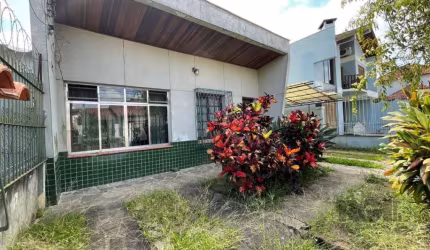 Terreno no bairro Glória com área total de 330,75m², próximo a Av. Professesor Oscar Pereira, Av. Niterói, Bourbon Teresópolis, Hospital Divina Providência, ótima opção para moradia ou comércio, clini