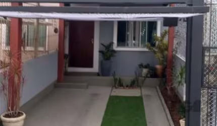 !!Ótima Oportunidade!!&lt;BR&gt;Belíssima casa em bairro privilegiado na zona sul de Porto Alegre, imóvel conta com 3 dormitórios  3 banheiros e 1 suite, imóvel finamente decorado sendo vendido de por