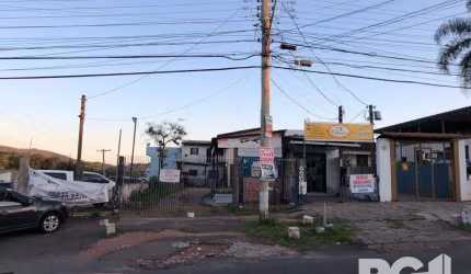 Terreno para venda na Zona Sul de Porto Alegre/RS. Amplo terreno com sobrado, em ótima localização, na Avenida Monte Cristo, próximo a mercados, padaria, farmácia... Agende sua visita e venha conhecer
