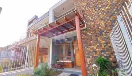 Sua Nova Casa no Jardins do Prado: Conforto, Lazer e Segurança na Hípica&lt;BR&gt;Esta casa impecável no Loteamento Residencial Jardins do Prado, localizado no bairro Hípica em Porto Alegre, oferece o