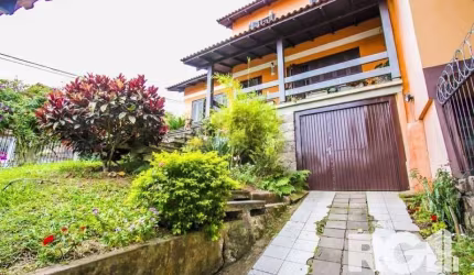 Casa à venda no bairro Vila Nova.&lt;BR&gt;Imóvel grande e espaçoso próximo à avenida Vicente Monteggia. A casa possui  5 dormitórios, sendo 1 suíte master, cozinha, lavanderia, garagem coberta e mais