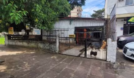 Terreno em ótima localização, quem procura terreno totalizando 275m² sendo 11x 25. ja existe uma construção que não esta averbada na matricula. agende sua visita