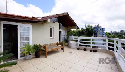 Maravilhosa cobertura na Chácara das Pedras !!  249m2 privativos, vista definida , ensolarada, ventilada, lavabo, 03 dormitorios , Suite master com closet , living 03 ambientes, cozinha mobiliada , ga