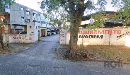 O terreno está localizado em uma excelente região do bairro Menino Deus, em Porto Alegre, Rio Grande do Sul. &lt;BR&gt;Sua área é de 3800m², oferecendo um amplo espaço para construção.&lt;BR&gt;&lt;BR