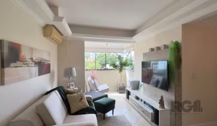 Apartamento semimobiliado de 73m², 2 dormitórios, living amplo em 'L' com sacada integrada, churrasqueira, cozinha, ampla área de serviço com dependência, 2 banheiros e 1 vaga de garagem cob