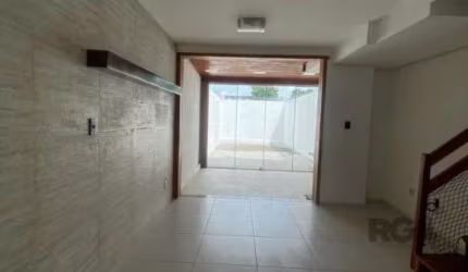 Sobrado de 110,09m2 de área privativa, em localização privilegiada, composta por 3 pavimentos.&lt;BR&gt;&lt;BR&gt;No primeiro pavimento, temos um amplo living para dois ambientes, lavabo, cozinha com 