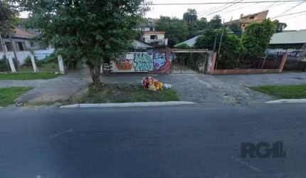 Excelente terreno, plano, localizado em Avenida com grande potencial residencial e/ou comercial, próximo a um sortido comércio local, transportes públicos e Avenida Protásio Alves.&lt;BR&gt;Não perca 