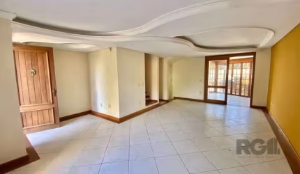 Casa com 4 suítes á venda no bairro Vila Conceição, condomínio Place Du Clef. Ótima casa em condomínio com 4 suítes, sendo 1 master com sacada, living 3 ambientes com lareira, lavabo, e ampla sacada c