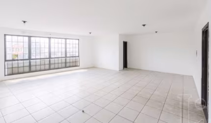 Sala comercial com aproximadamente 59,06m² de área privativa e com banheiro. Localizada no segundo andar e com ótima orientação solar.&lt;BR&gt;&lt;BR&gt;Edifício localizado na Av. João Antônio Silvei