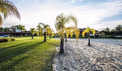 Tenho o prazer de apresentar a você uma oportunidade única no mercado imobiliário. &lt;BR&gt;&lt;BR&gt;Este terreno destaca-se por sua topografia plana e gramada, oferecendo um cenário perfeito para  