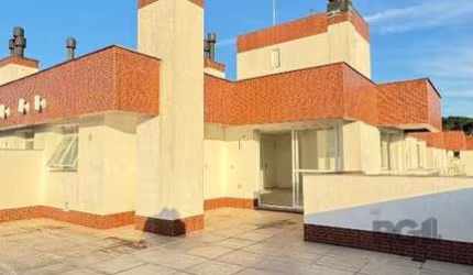 COBERTURA com 166,21 m² de área privativa e 185,04 m² de área total. São  2 dormitórios, sendo uma suíte/living para 2 ambiente, cozinha americana com churrasqueira privativa. Banheiro social, lavabo,