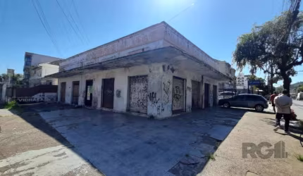 Terreno de esquina, na Avenida Niterói, com área total de 305,25 m², grande fluxo de veículos e pedestres e comércio no entorno. SUGESTÃO Ponto Ideal para Farmácias.&lt;BR&gt;Localizado a 200 m² da Av