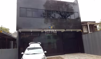 Prédio 3 andares com 384 m2, recém reformado, revestido em porcelanato. Contem 2 salas no segundo andar, 4 banheiros, garagem para 6 carros, cozinha ampla e terraço.