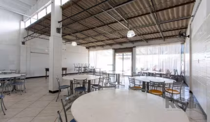Imóvel comercial  com área construída de 220m2 (10,0m x 22,0m), composto por um grande salão, cozinha campeira com churrasqueira, área de depósito, e banheiros.  O Terreno possui área de 490,0m2  (10,