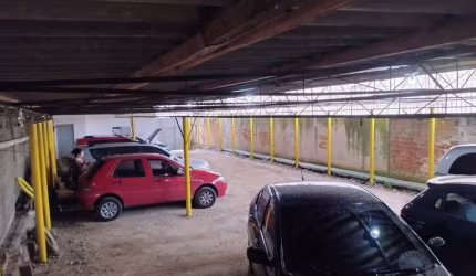 TERRENO COM PAVILHÃO | ESTACIONAMENTO COM LOJA NA FRENTE | 267m2&lt;BR&gt;&lt;BR&gt;Estacionamento totalmente coberto com 8 vagas e loja na entrada, quase esquina com a&lt;BR&gt;Avenida da Azenha, pon