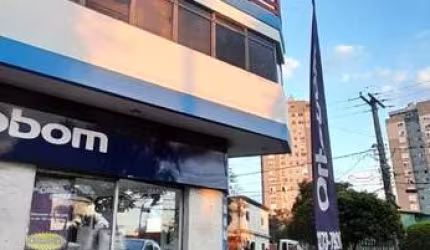 Conheça este excelente conjunto/sala na Rua General Rondon, esquina com Wenceslau Escobar, em cima da Loja Ortobom. Com uma área privativa de 24,02 m² e área total de 53,08 m², este imóvel conta com 1