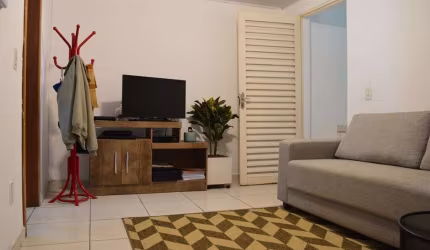 Ei, você esta procurando uma casa para chamar de sua no bairro Azenha em Porto Alegre-RS? Temos exatamente o que você precisa! Essa casa incrível possui 3 dormitórios aconchegantes, perfeitos para aco