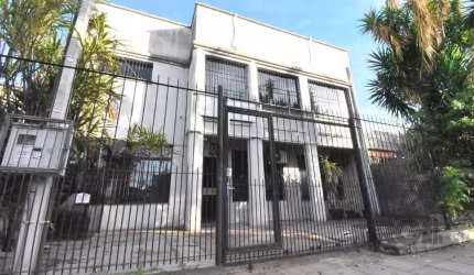 Casa residencial pode  ser usada  como  prédio Comercial  medidas 11X29 m&lt;BR&gt;Localizado no Bairro Menino Deus.