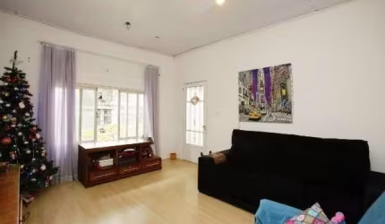 Vende-se casa terra 3 dormitórios com suíte, living em dois ambientes, copa e cozinha, banho social, 2 vagas de garagem, churrasqueira, amplo pátio com espaço para colocar piscina.&lt;BR&gt;&lt;BR&gt;