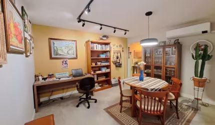 Vendo excelente apto no coração do bairro Bom Fim.&lt;BR&gt;Apartamento de frente, 2 dormitórios, living 2 ambientes, cozinha planejada, banheiro, banheiro auxiliar, dependência de empregada transform