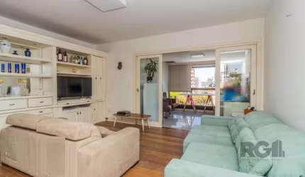 Vende-se amplo apartamento 3 quartos com suíte, 2 vagas de garagem cobertas e escrituradas, living espaçoso em 2 ambientes com sacada e churrasqueira fechados, lavabo, banho social, copa e cozinha, ár