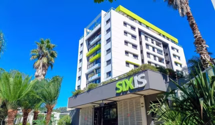 Apartamento 3D com 1 suíte, 2 vagas, com muito sol, luminosidade e verde em sua volta. Living dois ambientes, cozinha americana área de serviço individual, uma suíte, três dormitórios transformado em 