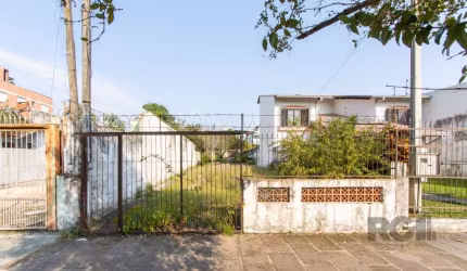 OPORTUNIDADE CASA + TERRENO 1.800.000,00 LU444771 APENAS VENDA CASADA!&lt;BR&gt;&lt;BR&gt;Terreno no bairro Camaquã com 7,40 metros de frente por 44 metros de fundos.&lt;BR&gt;Próximo a Av. Icarai, Av