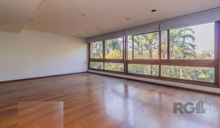 Vende-se apartamento desocupado, 3 quartos com 2 suítes, banho social, lavabo, banheiro auxiliar, living em 3 ambientes, gabinete, copa e cozinha, área de serviço separada, dependência de empregada co