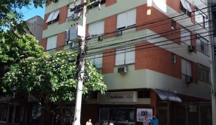 Ótimo e amplo apartamento no Moinhos de Vento, próximo da Rua Cel. Bordini, fundos, desocupado, com 87m² privativos, de 2 dormitórios e vaga. Possui sala ampla para 2 ambientes, lavabo, 2 dormitórios,