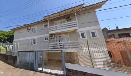 Ótimo e amplo sobrado com 276m² de 3 pavimentos, em terreno de esquina com 372m², com 3 dormitórios e 3 vagas. Possui sala de estar, 3 dormitórios sendo 1 com sacada, 2 banheiros, lavabo, sala de jant