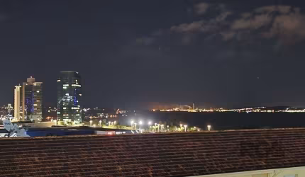 Apartamento com otima localização, proximo ao Barra Shooping Sul, Pontal.&lt;BR&gt;Totalmente reformado, inclusive eletrica , hidraulica.&lt;BR&gt;Living para dois ambientes, cozinha, área de servilço
