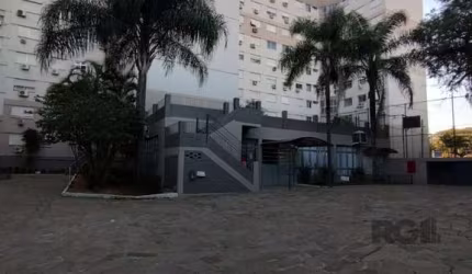 Apartamento com otima localização, no coração do bairro Tristeza com:&lt;BR&gt;Living para dois ambientes, dois dormitorios, banheiro, cozinha e área de serviço.&lt;BR&gt;Vaga rotativa, mas com lugar 