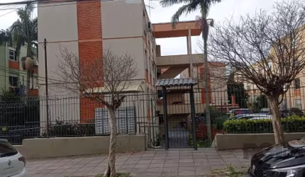 Apartamento 3 dormitórios amplos, com 79m² próximo ao Barra Shopping e orla do Guaíba, todo reformado, ensolarado, banheiro social, cozinha e área de serviço separada. Estacionamento rotativo no condo