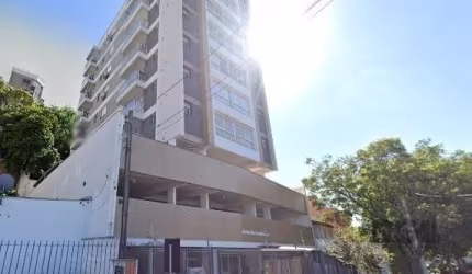 Ótimo apartamento no Jardim Botânico, de frente, com 61m² privativos, de 2 dormitórios e vaga. Possui sala ampla para 2 ambientes com sacada, 2 dormitórios sendo 1 suíte, banheiro social, cozinha mobi