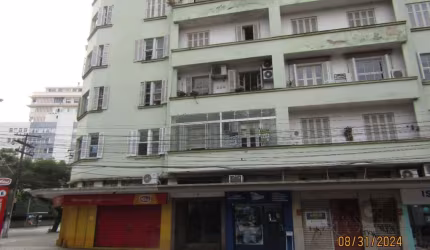 Apartamento lateral, de 3 dormitórios, ( Transformado em 2D de fácil reversão), cozinha ampla com área de serviço separada e uma dispensa nos fundos, banheiro social reformado, living em parquet amplo