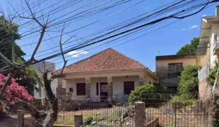 Excelente terreno medindo (22 X 58,35) total (1.283,37m²)  parte alta do bairro Cristal. &lt;BR&gt;No terreno existe um imóvel ( casa alvenária averbada ). &lt;BR&gt;Ideal para a construção de um préd