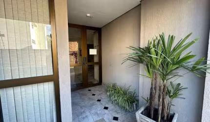 Apartamento no  último andar, localizado em uma rua tranquila e arborizada no coração do Passo da Areia. Imóvel com três dormitórios, sendo uma suíte, sala ampla integrada à cozinha americana,  chuvei