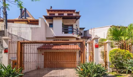 APROVEITE ESTA EXCELENTE  OPORTUNIDADE  DE CASA &lt;BR&gt;Você vai adorar esta incrível casa de quatro andares localizada no charmoso bairro Chácara das Pedras, próximo à movimentada Protásio Alves! E