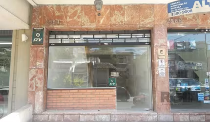 Vende se loja na Vicente da Fontoura&lt;BR&gt;Loja térrea mais sobreloja. Bem localizada, próximo a Protásio Alves.&lt;BR&gt;&lt;BR&gt;&lt;b&gt;CONHEÇA O BAIRRO RIO BRANCO&lt;/b&gt;&lt;BR&gt;&lt;BR&gt