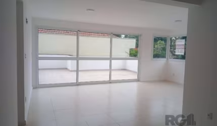 Apartamento garden com 2 suítes, lavado, área de serviço. um pátio enorme muito ensolarado.com 123,34m² de área privativa,&lt;BR&gt;Prédio enxuto, gás central, elevador, carrinho de compras, bem local