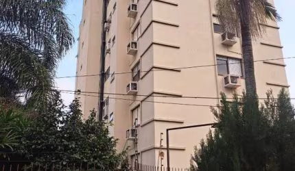 Apartamento 3 dormitório com 154m2 sendo uma suite  , living amplo 3 ambientes com 41m2 e com sacada e linda vista  e por do sol do Guaiba corredor de acesso aos dormitórios com uma rouparia feita sob